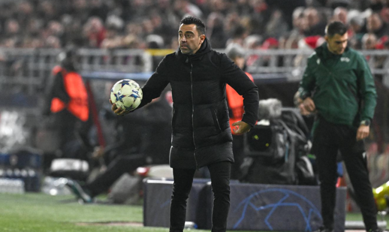 El entrenador Xavi, cuestionado por la derrota del Barcelona en la fase de grupos de la Liga de Campeones